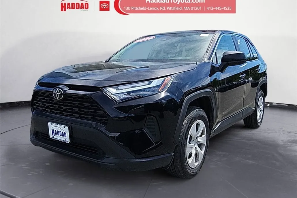 2024 Toyota RAV4 LE photo 1