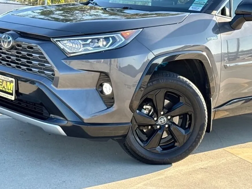 2020 Toyota RAV4 Hybrid XSE photo 1