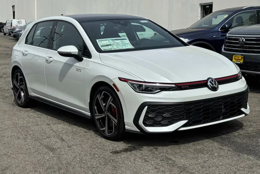2025 Volkswagen Golf GTI SE photo 1