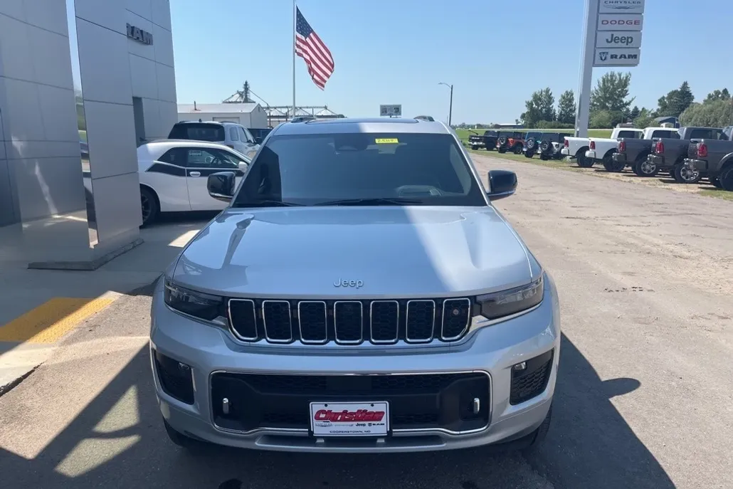 2025 Jeep Grand Cherokee Overland photo 1