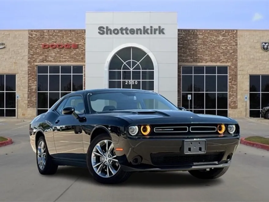 2023 Dodge Challenger SXT photo 1