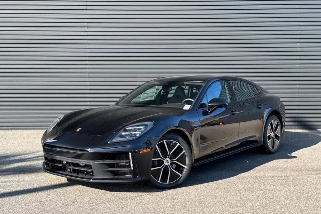 2025 Porsche Panamera 4 photo 1