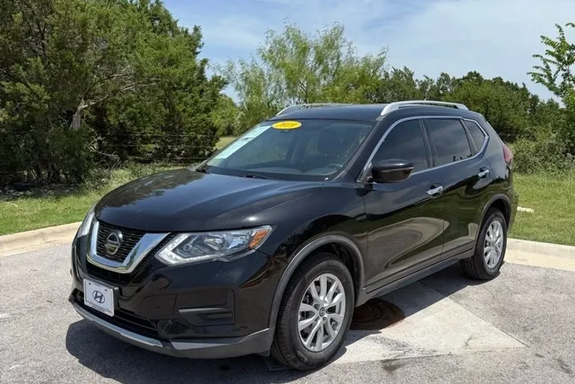 2019 Nissan Rogue SV photo 1