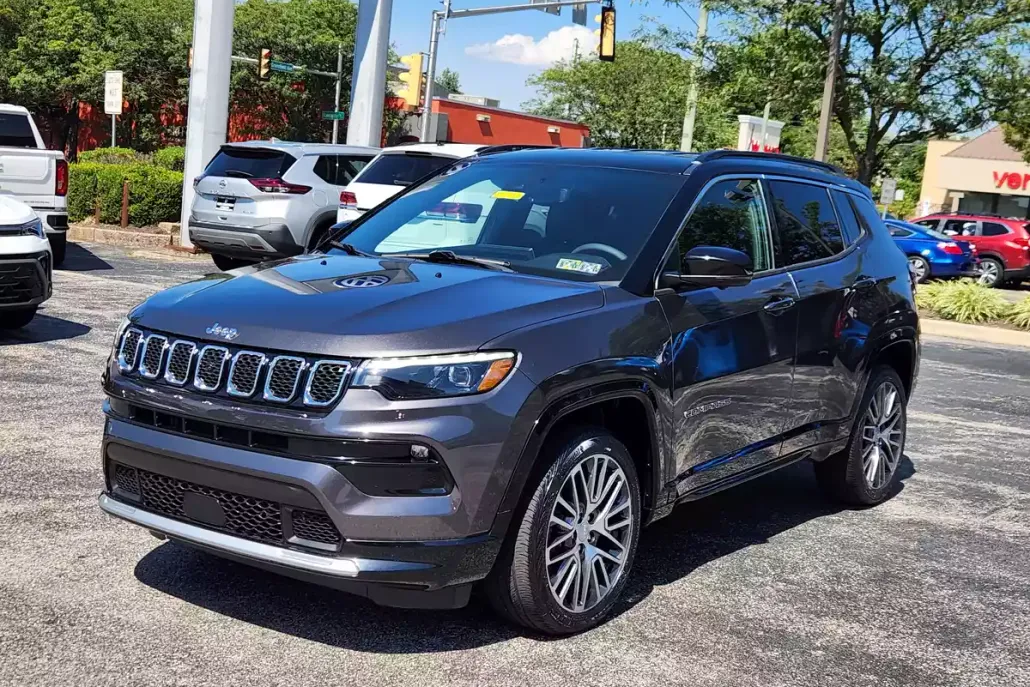 2023 Jeep Compass Limited photo 1
