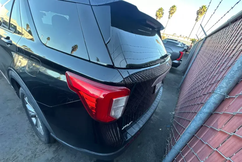 2021 Ford Explorer XLT photo 1