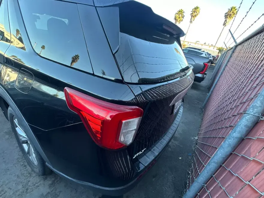 2021 Ford Explorer XLT photo 1