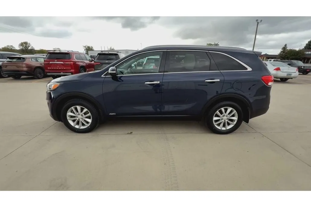 2016 Kia Sorento LX photo 1