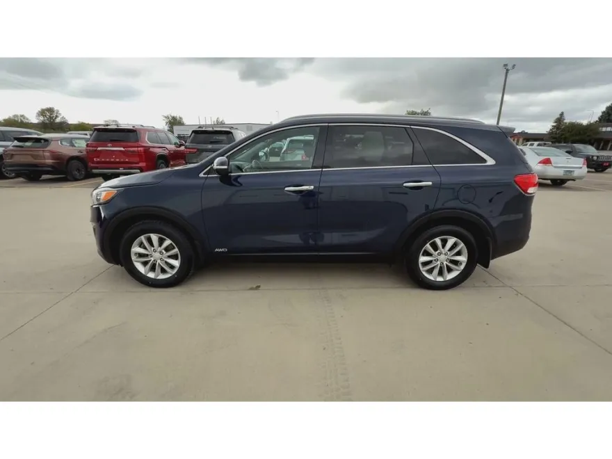 2016 Kia Sorento LX photo 1