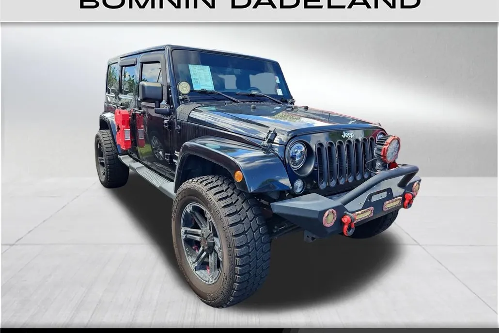 2015 Jeep Wrangler Unlimited Sahara photo 1