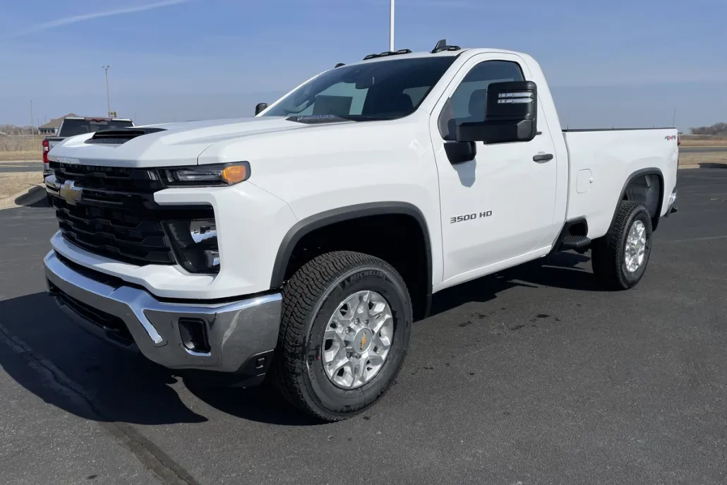 2025 Chevrolet Silverado 3500HD photo 1