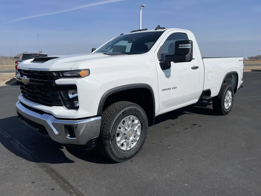 2025 Chevrolet Silverado 3500HD photo 1