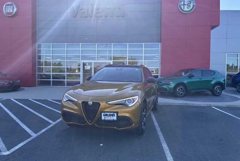 2023 Alfa Romeo Stelvio Ti photo 1