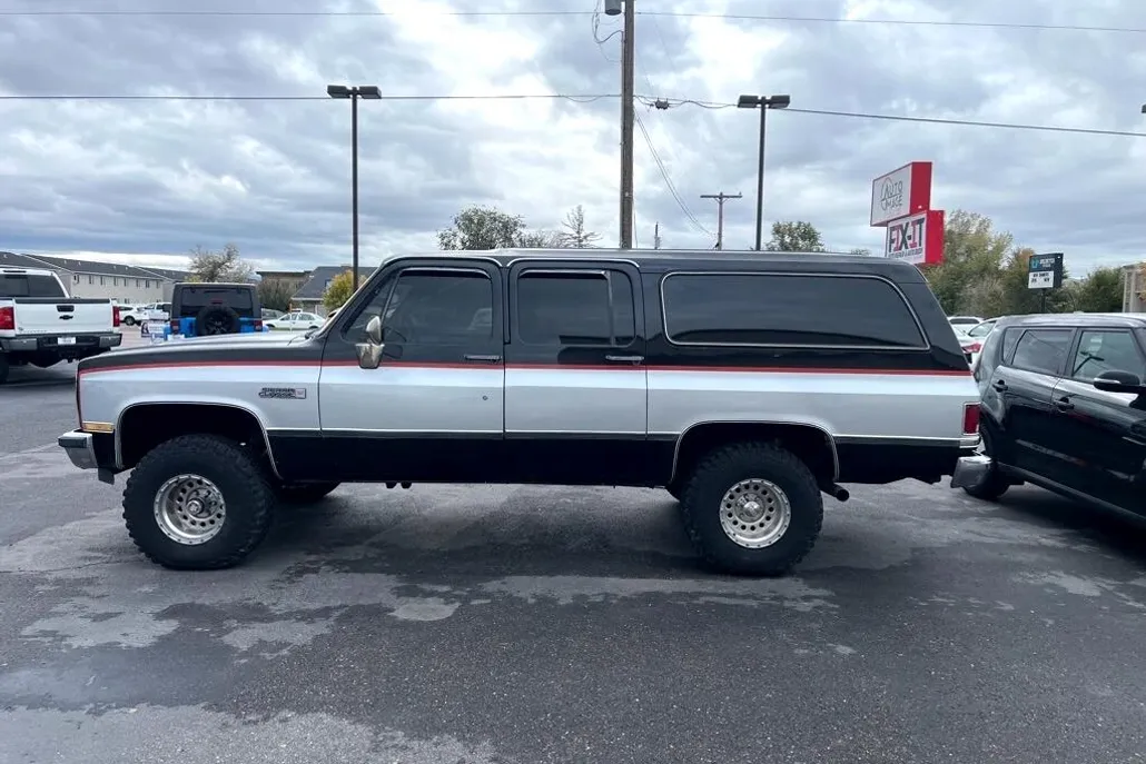 1985 Gmc Suburban photo 1