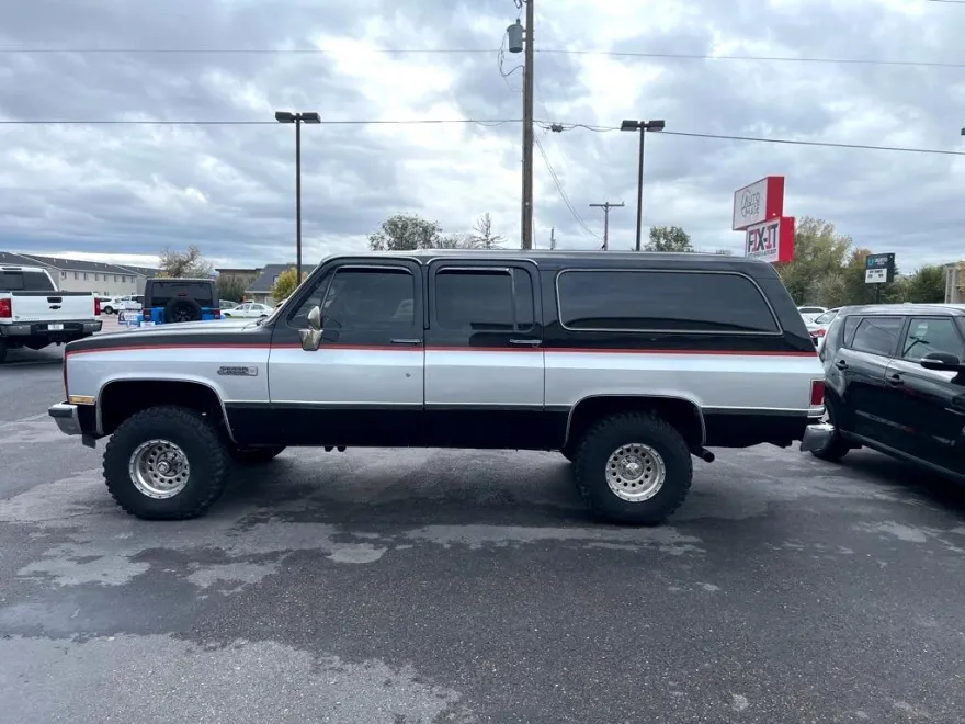 1985 Gmc Suburban photo 1