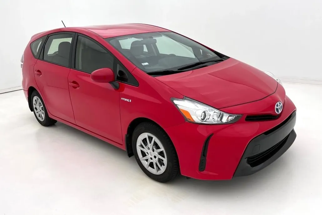 2016 Toyota Prius V Two photo 1