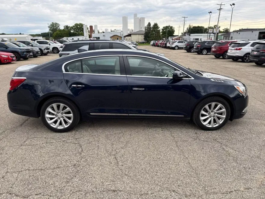 2016 Buick LaCrosse Base photo 1