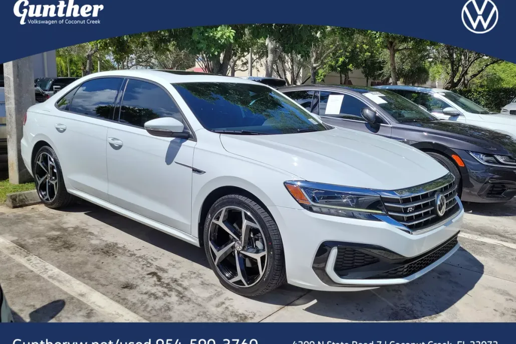2022 Volkswagen Passat R-Line photo 1