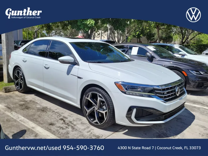 2022 Volkswagen Passat R-Line photo 1