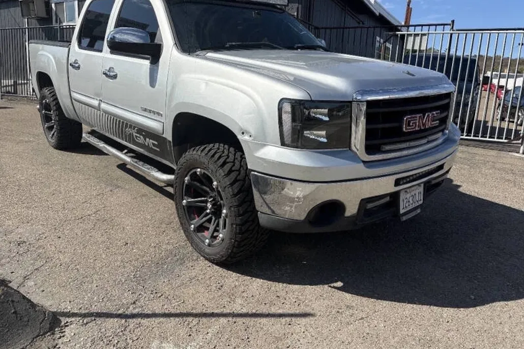 2010 Gmc Sierra SLE photo 1