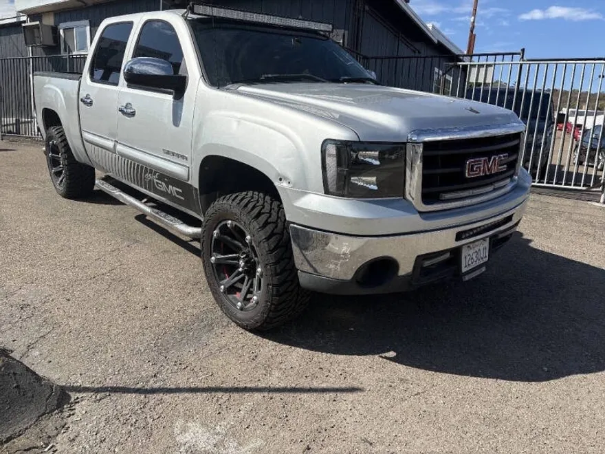 2010 Gmc Sierra SLE photo 1