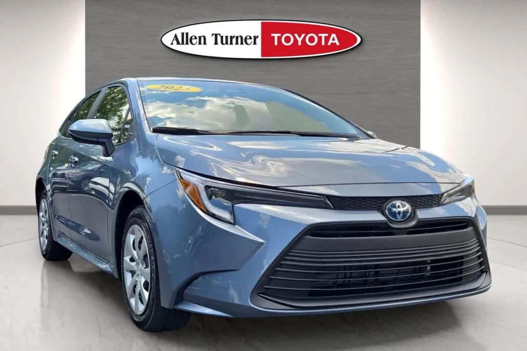 2025 Toyota Corolla Hybrid LE photo 1