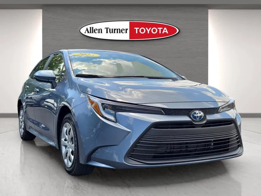 2025 Toyota Corolla Hybrid LE photo 1