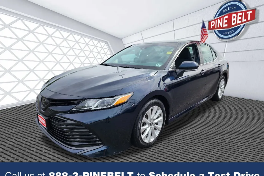 2020 Toyota Camry LE photo 1