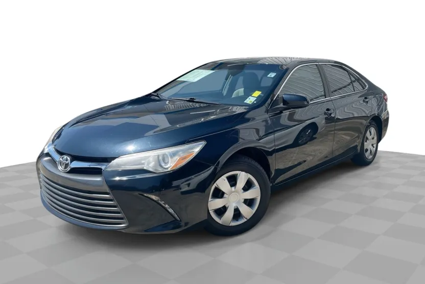 2017 Toyota Camry LE photo 1