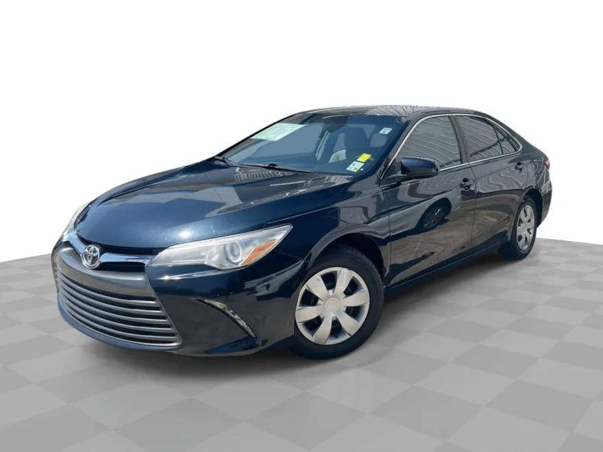 2017 Toyota Camry LE photo 1