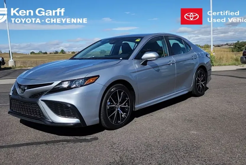 2024 Toyota Camry SE photo 1