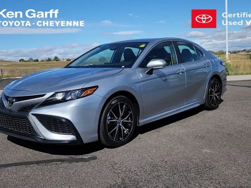 2024 Toyota Camry SE photo 1