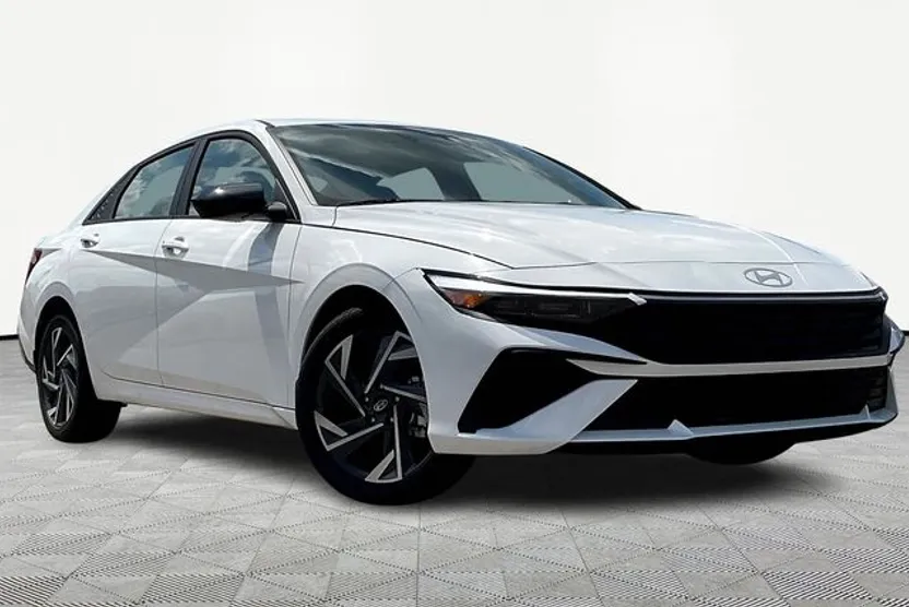 2025 Hyundai Elantra SEL Sport photo 1