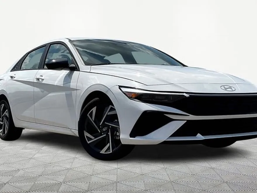 2025 Hyundai Elantra SEL Sport photo 1