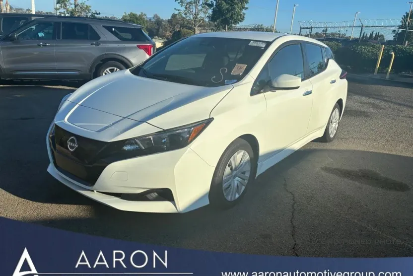 2024 Nissan Leaf S photo 1