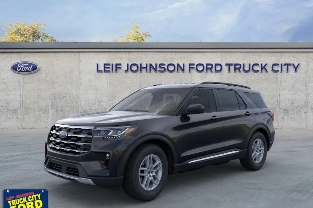 2025 Ford Explorer photo 1