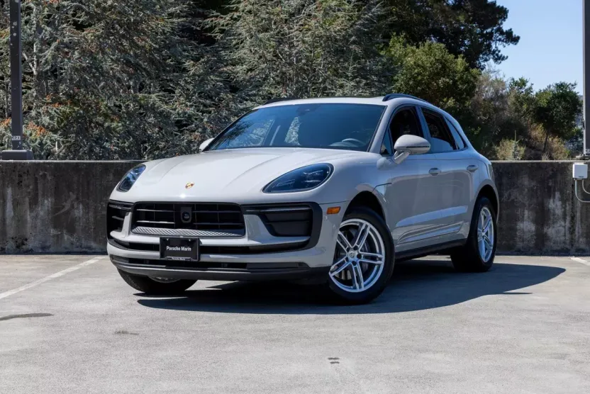 2025 Porsche Macan Base photo 1