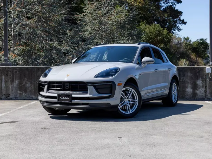 2025 Porsche Macan Base photo 1