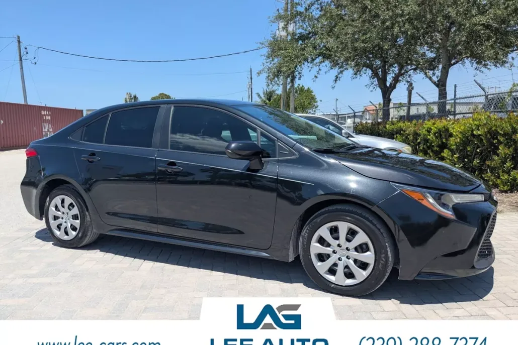 2022 Toyota Corolla LE photo 1