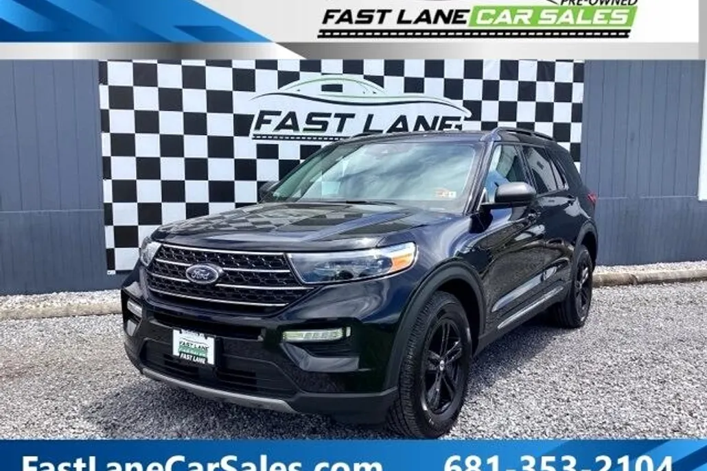 2023 Ford Explorer XLT photo 1