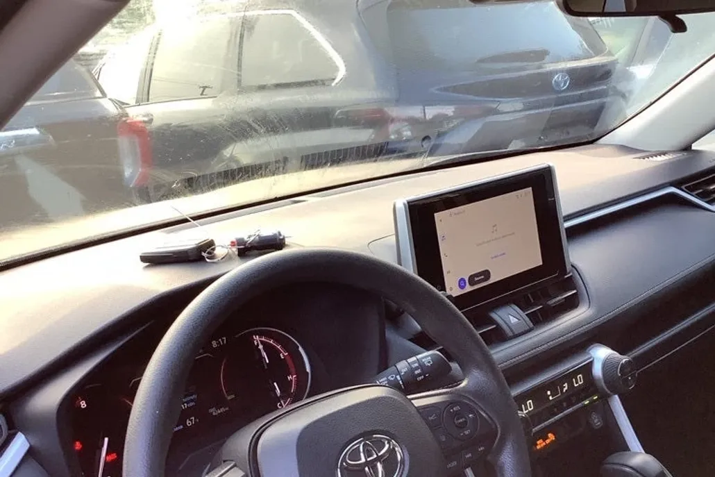 2024 Toyota RAV4 XLE photo 1