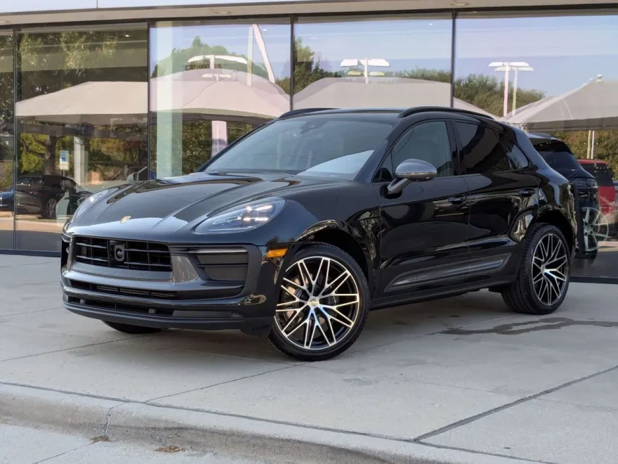 2026 Porsche Macan T photo 1