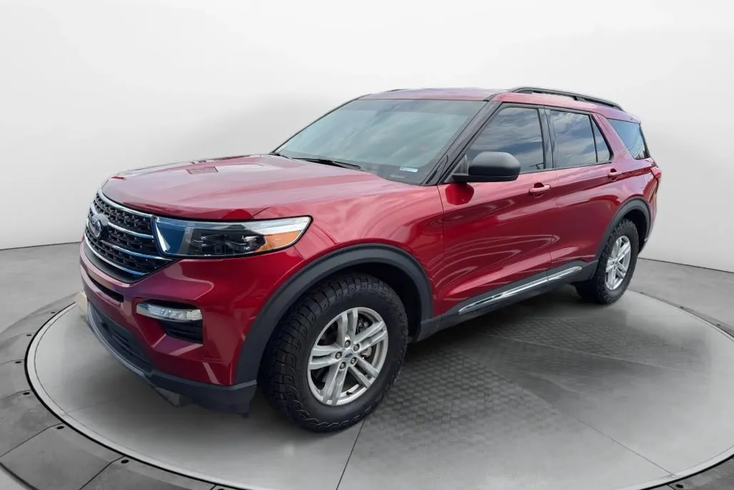 2021 Ford Explorer XLT photo 1