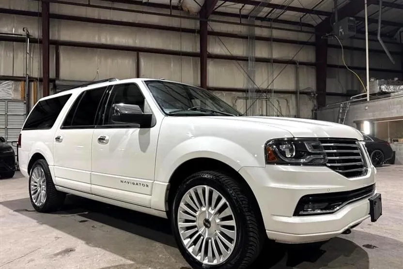 2016 Lincoln Navigator Select photo 1