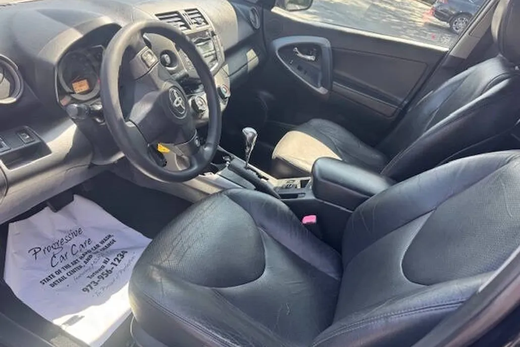2009 Toyota RAV4 Sport photo 1