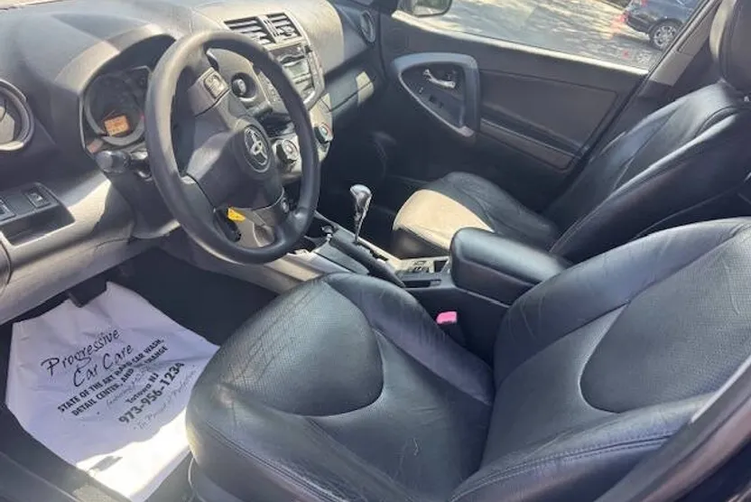 2009 Toyota RAV4 Sport photo 1