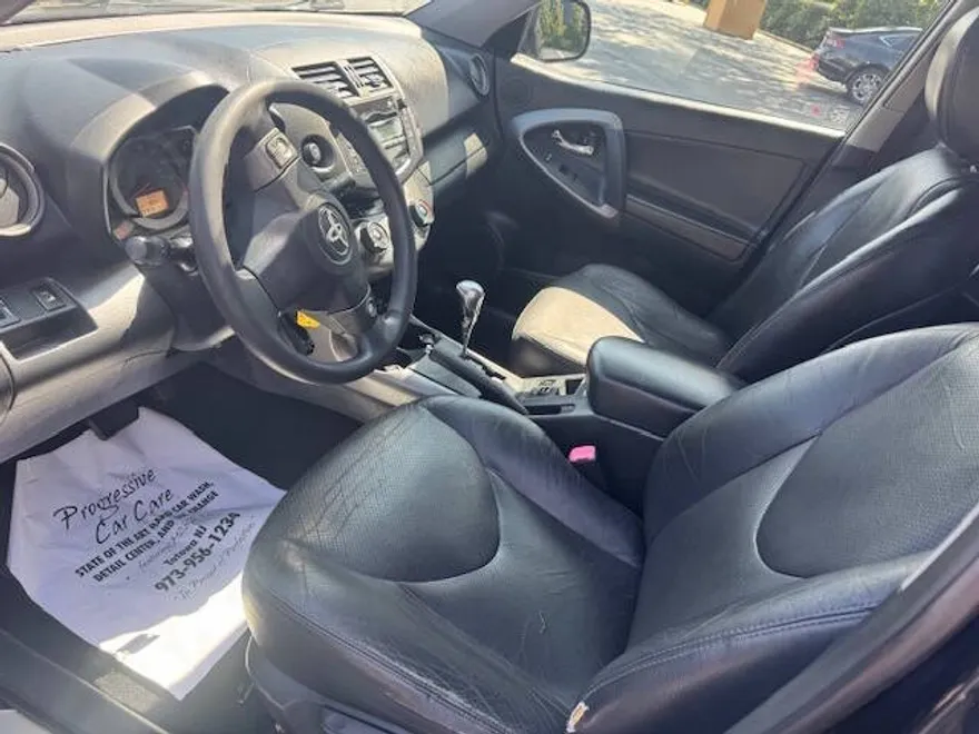 2009 Toyota RAV4 Sport photo 1