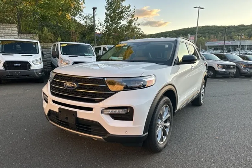 2022 Ford Explorer XLT photo 1