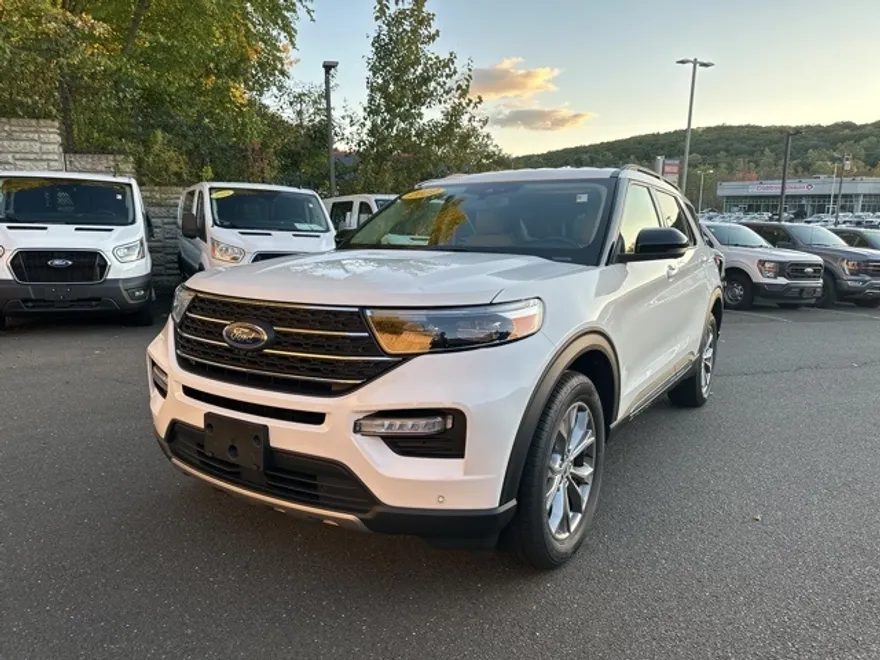 2022 Ford Explorer XLT photo 1