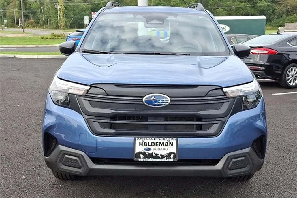 2025 Subaru Forester Base photo 1