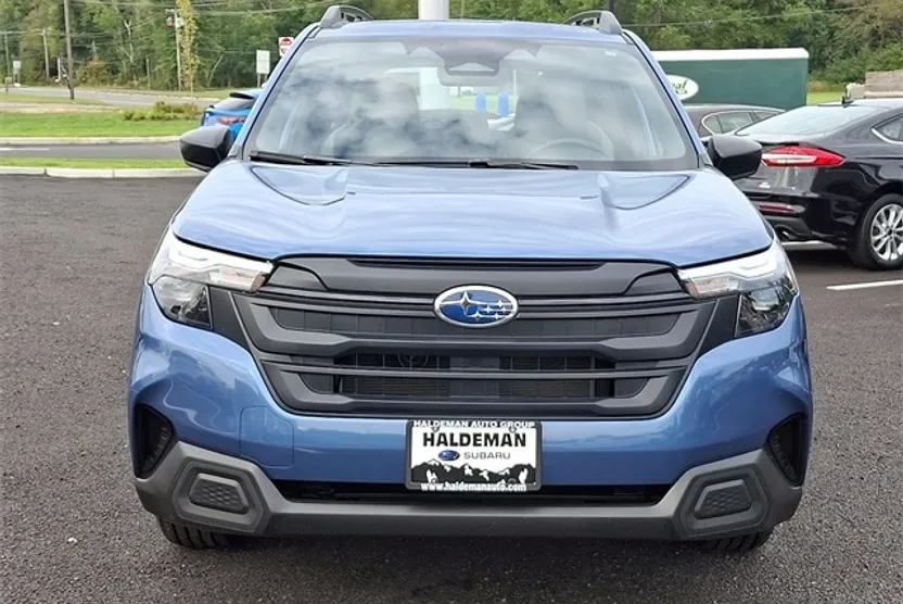 2025 Subaru Forester Base photo 1